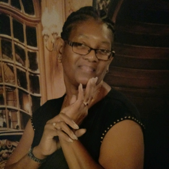 Meet your Posher, Lisa - Picture 1 of 1